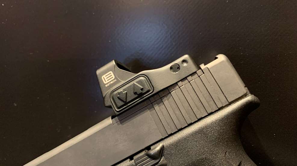 red dot sight on pistol