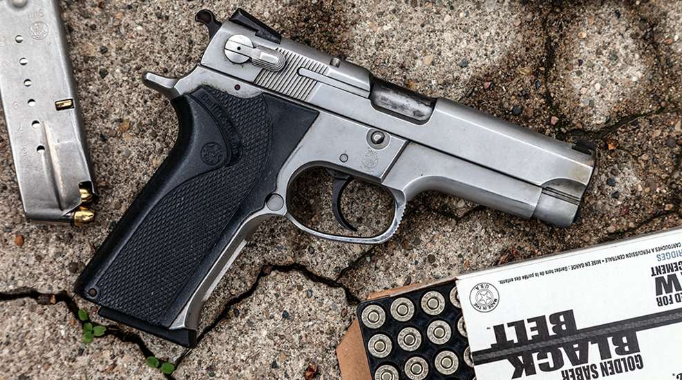 smith-wesson-model-5906-2000-round-challenge-f.jpg