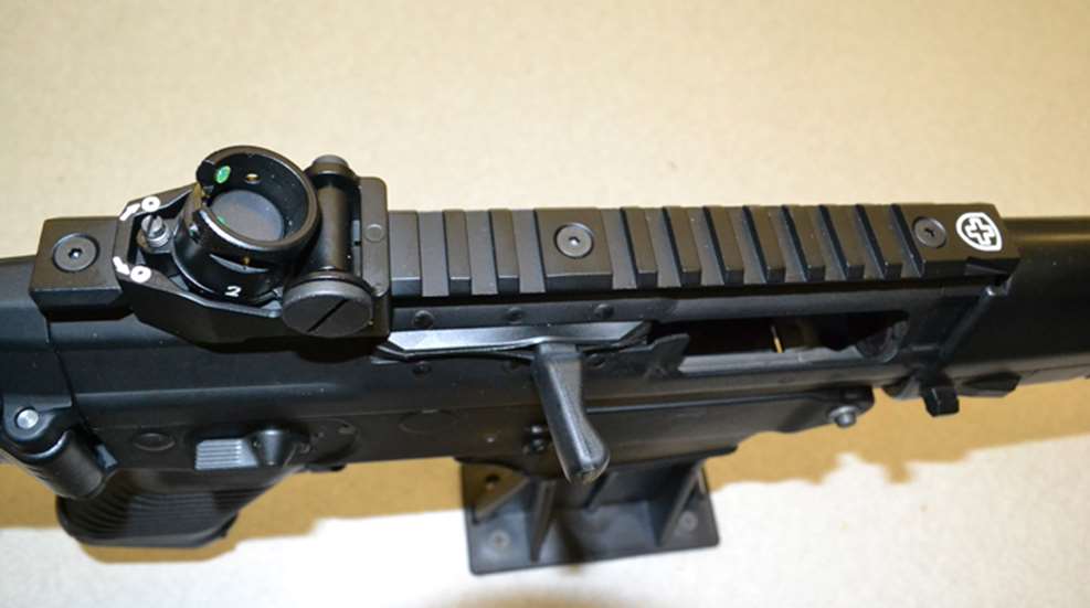 sig-556-rail.jpg