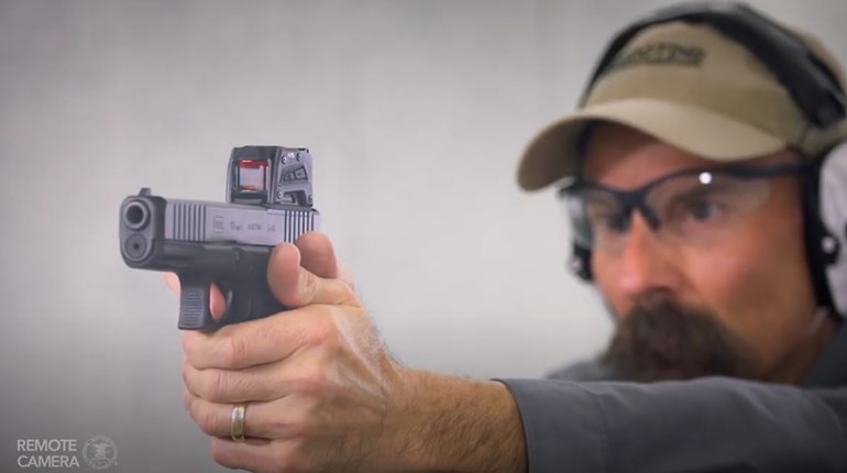 Glock G19 Gen5 MOS pistol with Steiner red dot facing left