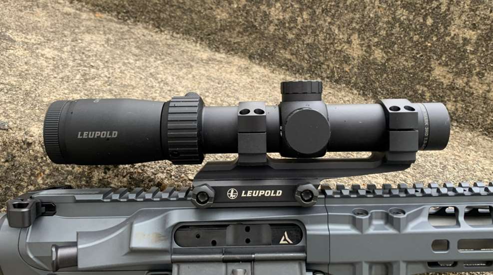 Leupold scope facing right